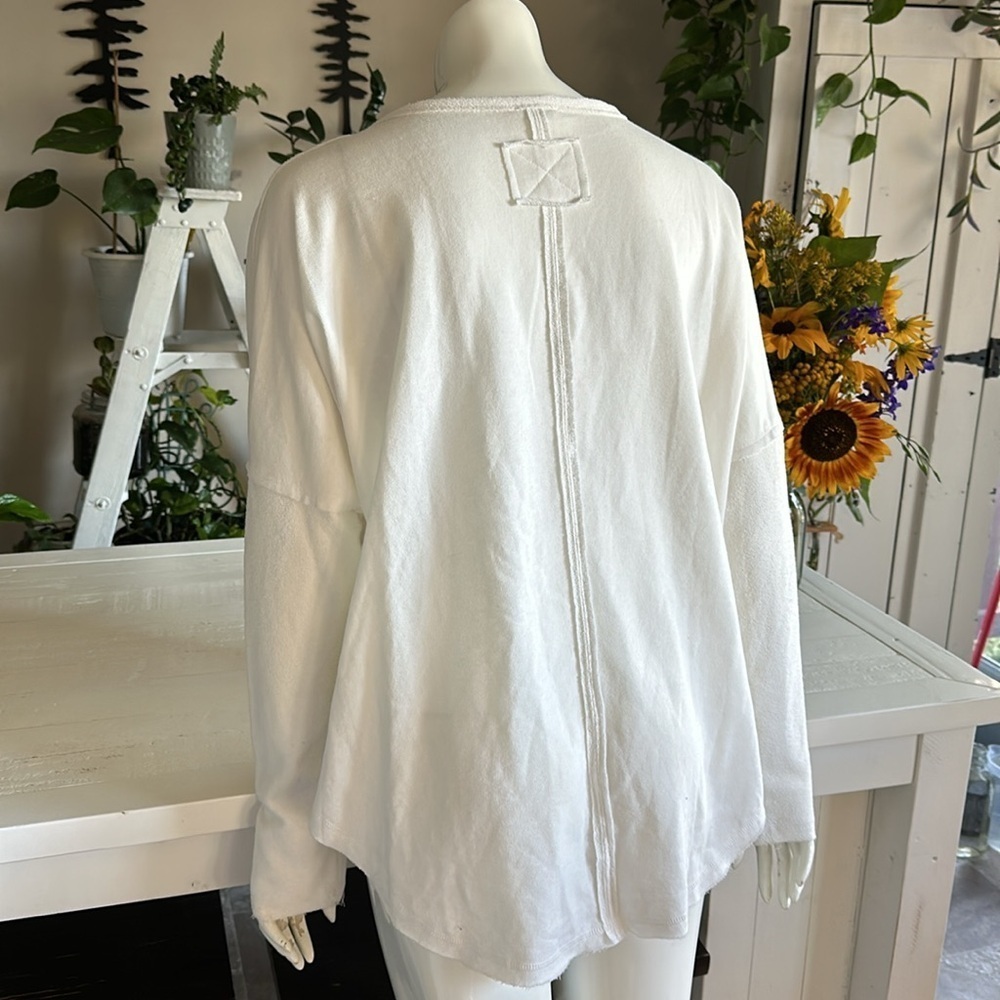 La Miel white long sleeve to texture sweater Lg seam down back Uneckline NWT - Picture 14 of 15